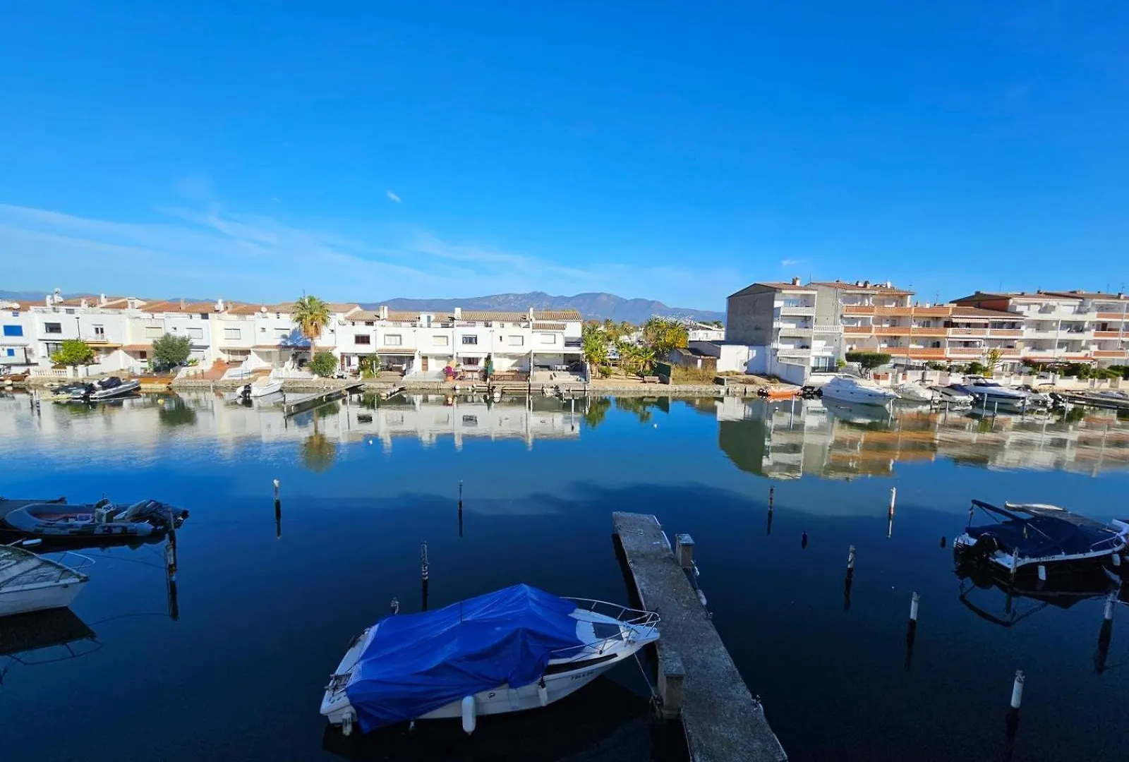 Grand Appartement Vue Canal Empuriabrava Apartment